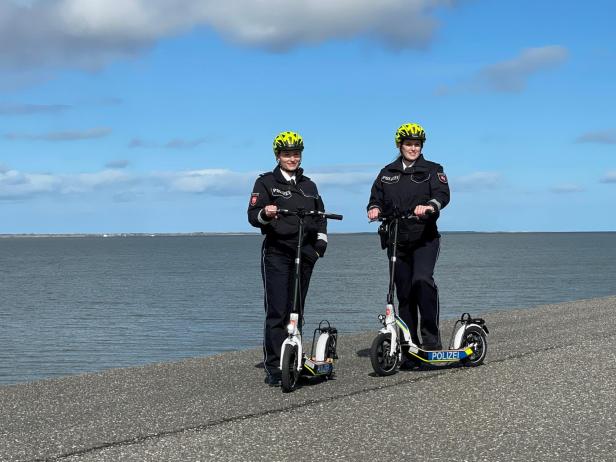 Polizisten fordern E-scooter für den Streifendienst