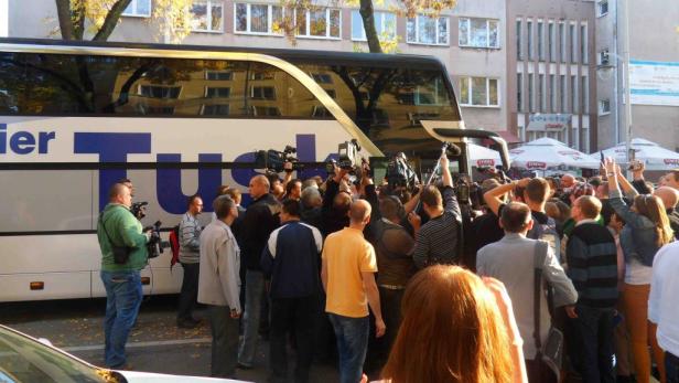 Gibt sich bürgernah: Polens konservativ-liberaler Premier Donald Tusk präsentiert sich und seine Partei als Garant für Stabilität in instabilen Zeiten. Polen: Die große Roadshow des Premiers