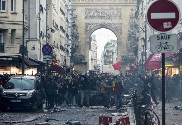 Ausschreitungen nach tödlichen Schüssen in Paris