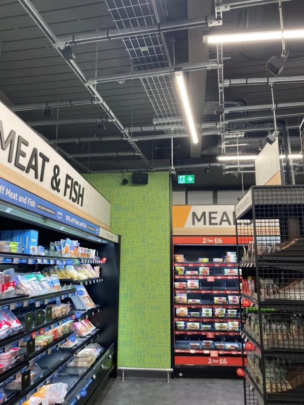 Einkaufen im Supermarkt ohne Kassa