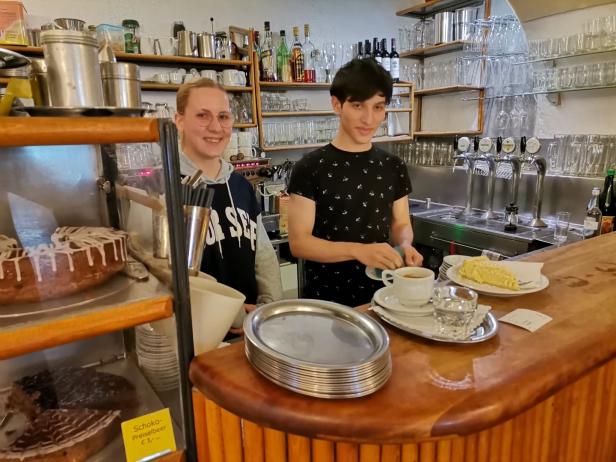 Mittags im Cafe Meier in Linz: Zeitgemäß aus der Zeit gefallen