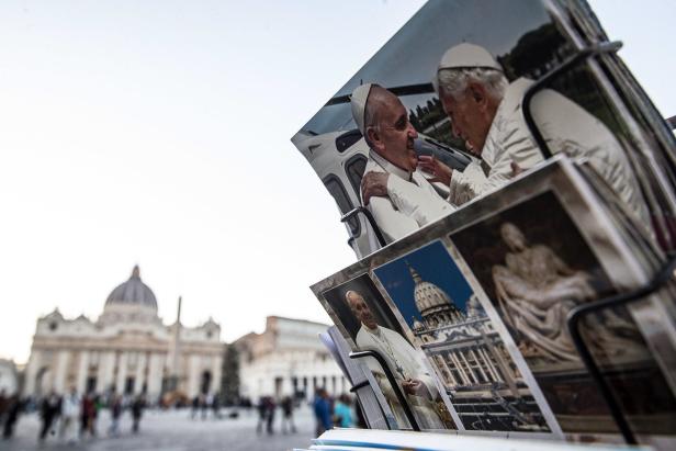 Neuland für den Vatikan: Was passiert, falls Benedikt XVI. stirbt?