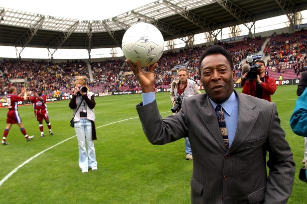 Soccer legend Pele dies at 82
