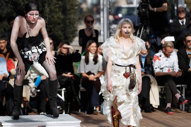 Vivienne Westwood: Diese Entwürfe haben die Modewelt geprägt