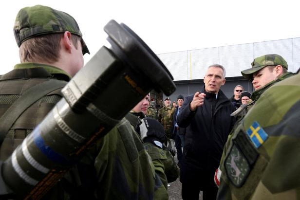 NATO droht neuer Streit wegen Rüstungsausgaben