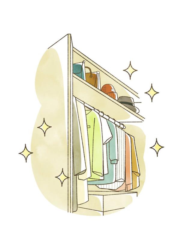 Ein offener Kleiderschrank mit Kleidung und Accessoires auf einem Regal.