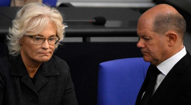 Ministerin Untauglich: Wie Lambrecht Scholz in die Bredouille bringt