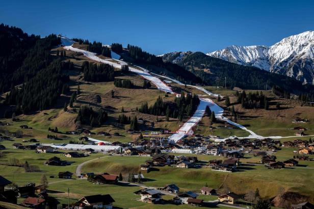 TOPSHOT-SWITZERLAND-TOURISM-WEATHER-SNOW-SKI-CLIMATE