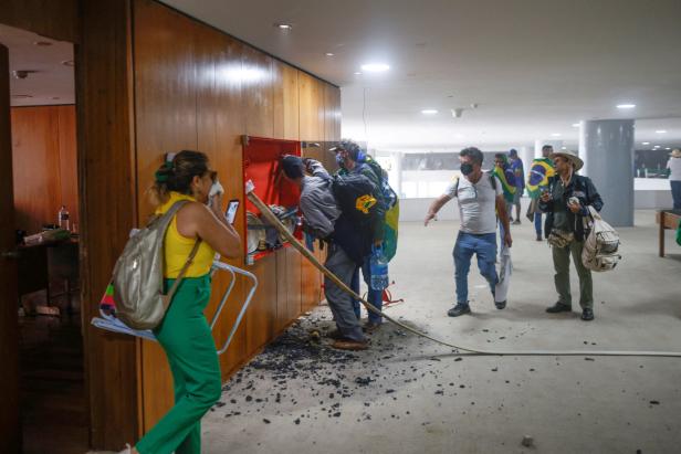 Bolsonaro-Fans stürmten Kongress und Präsidentenpalast, 230 Festnahmen