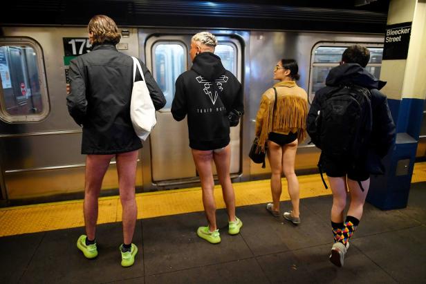 Ohne Hose in die U-Bahn: Das war der "No Trousers Day" in London