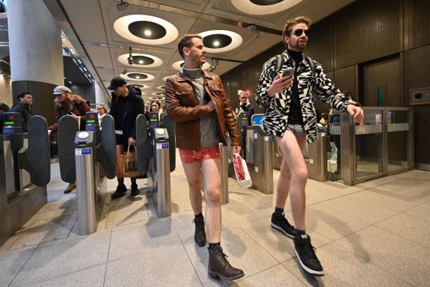 Ohne Hose in die U-Bahn: Das war der "No Trousers Day" in London