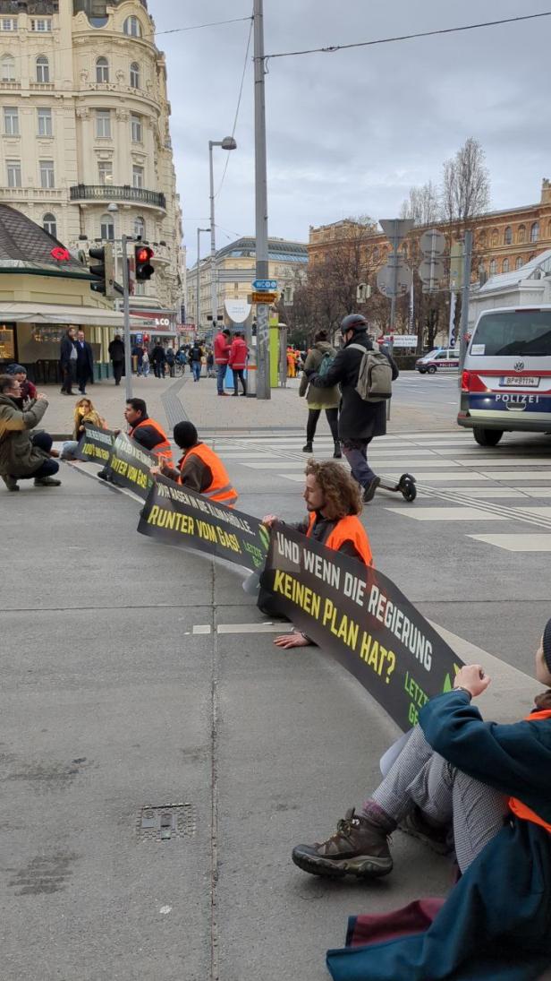 Neue "Blockade-Welle" im Februar, Spuckattacke auf Aktivistin Krumpeck