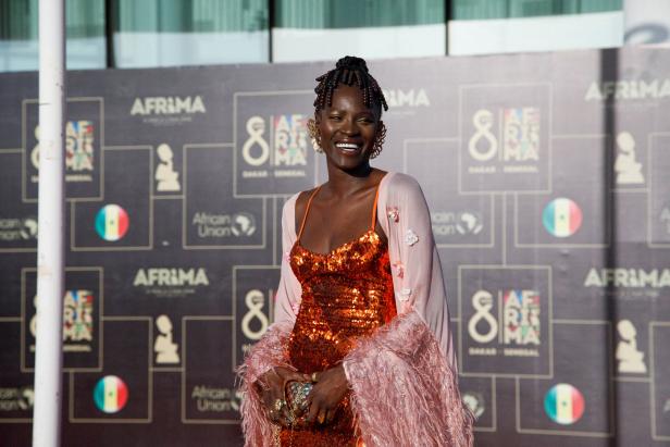 Critics Choice Awards und Afrima: Die schönsten Looks am roten Teppich
