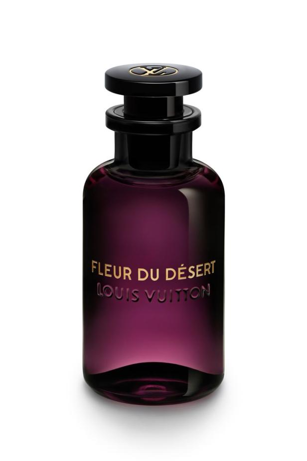 Eine Flasche „Fleur du Désert“ von Louis Vuitton vor einem weißen Hintergrund.