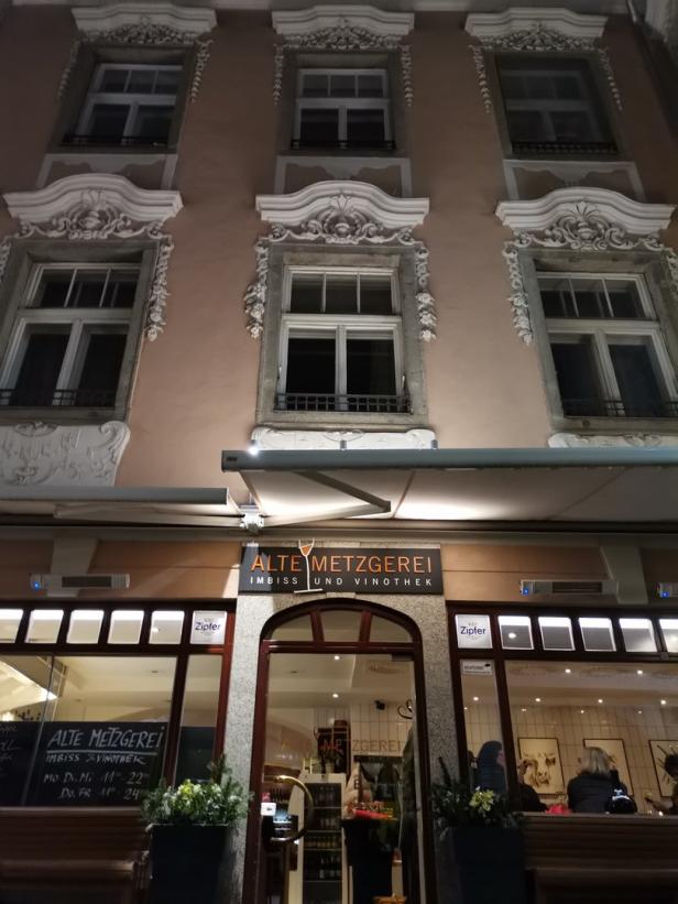 Die "alte Metzgerin" führt die "Alte Metzgerei" in Linz mit Liebe