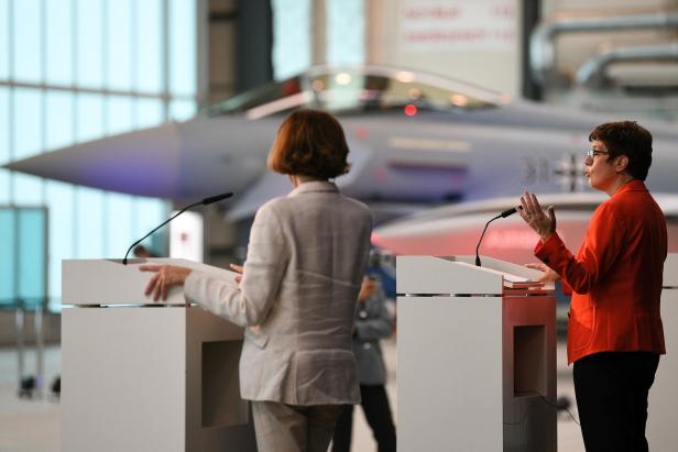 German and French Defense Ministers visit Airbus