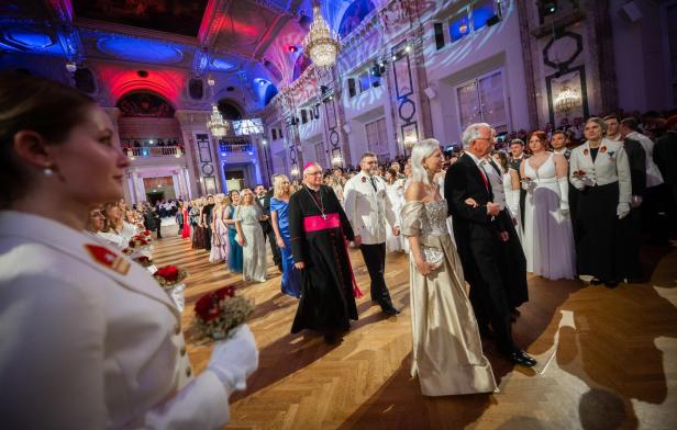 "Hereinspaziert!" Antanzen zum Ball der Offiziere, Marsch