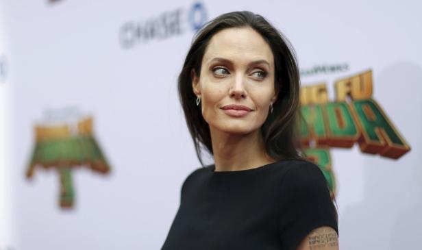 Video: Wie Angelina Jolie diese Kids überraschte