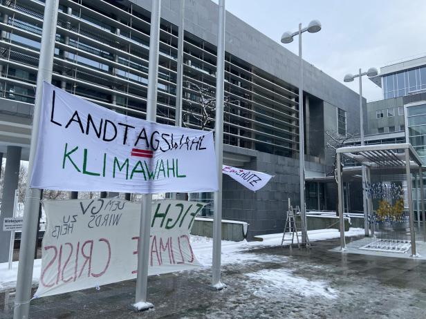 Klimaaktivisten schlagen ihre Zelte im Regierungsviertel in NÖ auf