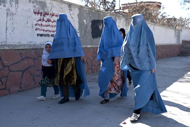 Prominente Österreicherinnen fordern, Frauen aus Afghanistan zu holen