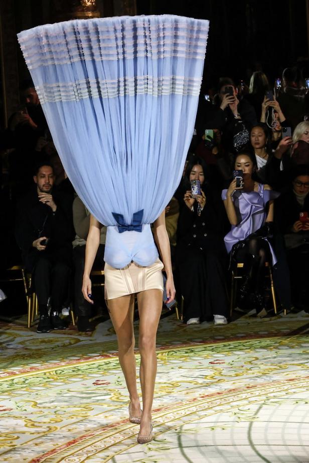 Haute Couture: Wilde Modefantasien während der Pariser Fashion Week