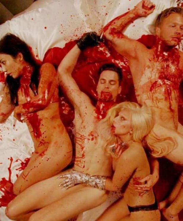 Lady Gagas blutiger Gruppensex im Fernsehen