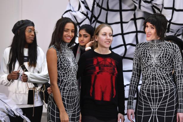 In Paris zeigt die Salzburgerin Flora Miranda futuristische Couture