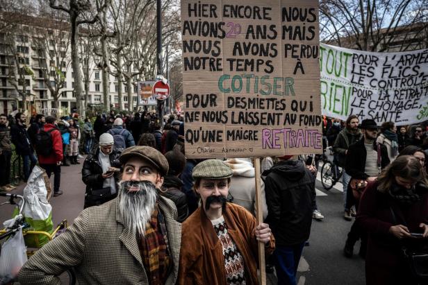 Mehr als 1,2 Mio. demonstrieren gegen Pensionsreform in Frankreich