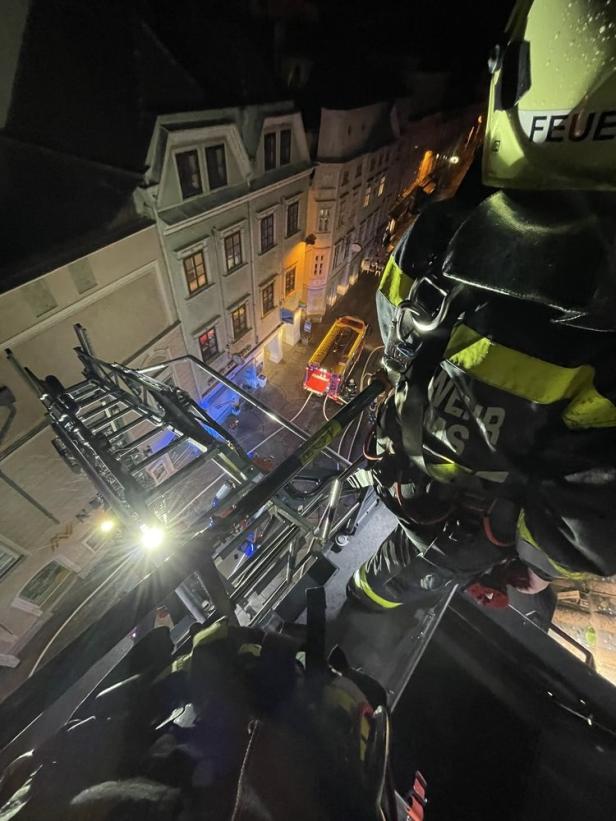Feuerwehr stand wegen Wohnungsbrand in Kremser Innenstadt im Einsatz
