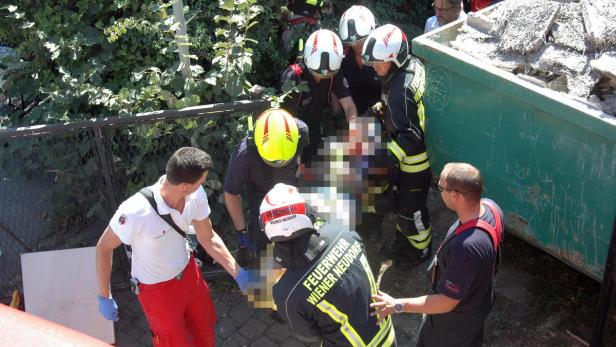 NÖ: Arbeiter unter Mauerwerk verschüttet