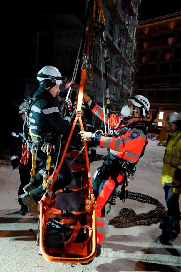 Wien: 50-jähriger Arbeiter mit Kran aus elftem Stock gerettet