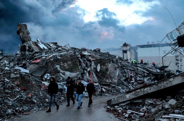 Hatay nach den Erdbeben: "30 Stunden später tröpfelt Hilfe ein"