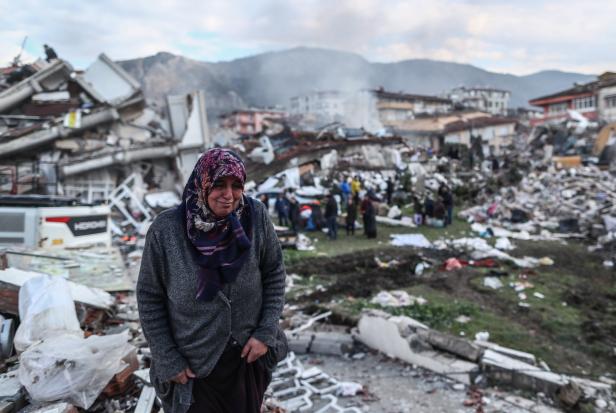 Rettung nach Beben-Katastrophe: Der verzweifelte Wettlauf gegen die Zeit