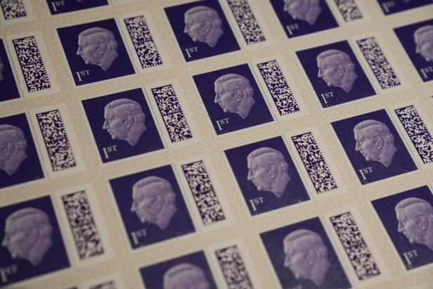 Historische Premiere: Wichtiges Detail auf neuer Charles-Briefmarke fehlt