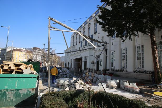 Novomatic-Forum bald rosa, Terrasse abgerissen
