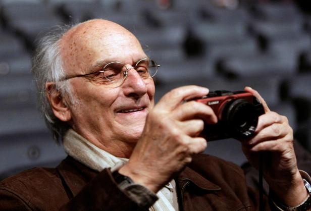FILE PHOTO: Spanish film director Carlos Saura takes a picture of the photographers before the presentation of his show "Flamenco hoy" at Barcelona Teatre Musical (BTN) in Barcelona