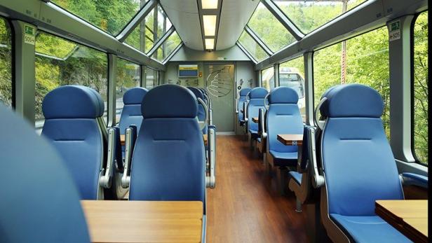 Exklusives Interieur im Panoramawagen der Mariazellerbahn.