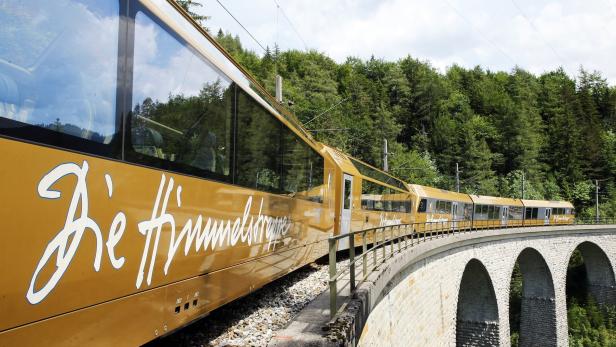 Atemberaubende Ausblicke auf Berge, Täler und Flüsse.