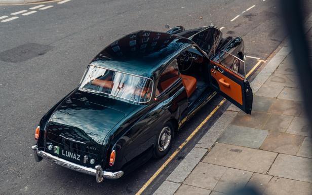11._1961_bentley_s2_continental_upcyled_by_lunaz_design_in_london_abstract_image.jpg