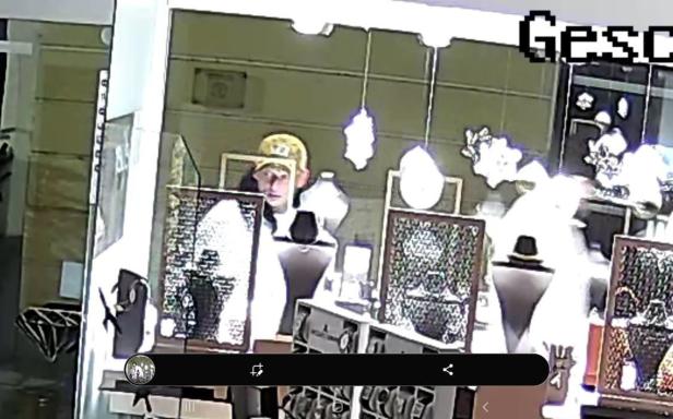 Wer kennt diese Männer? Polizei in St. Pölten jagt Juwelierdiebe