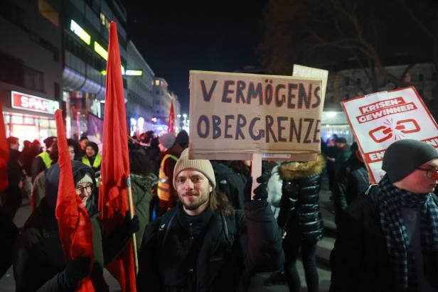 "Eat the Rich": Demo-Zug vor Oper blieb friedlich