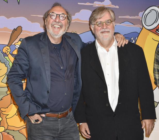 Die Simpsons-Schöpfer Matt Groening (rechts) und James L. Brooks posieren zusammen.