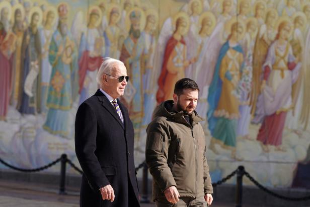 US-Präsident Biden überrascht mit Besuch in Kiew