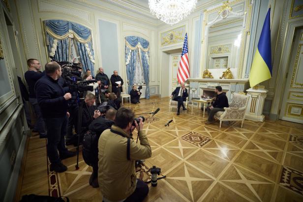 Wie sich US-Präsident Biden nach Kiew "schmuggeln" ließ