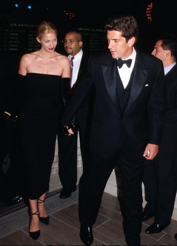 John F. Kennedy Jr. und Carolyn Bessette-Kennedy bei einer Veranstaltung.
