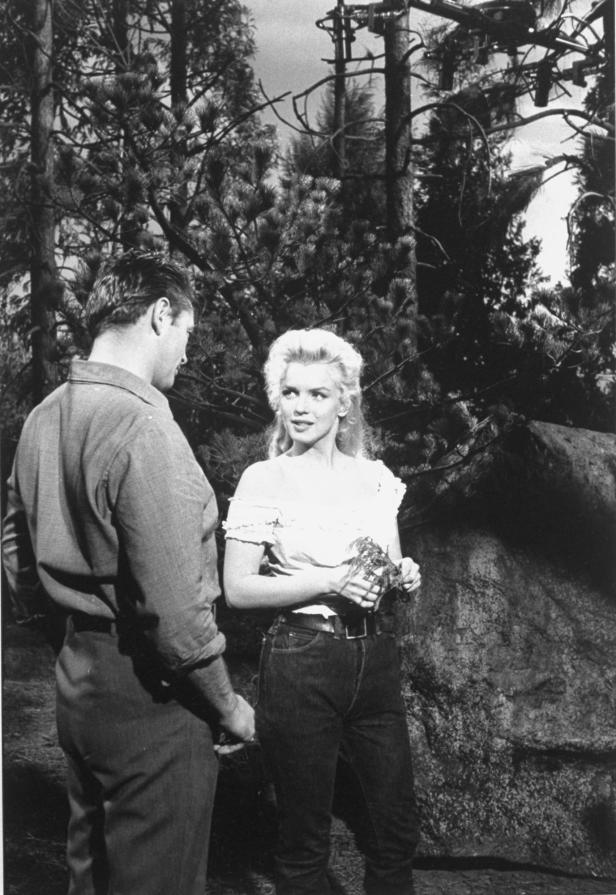 Im Film „River of No Return“ mit Robert Mitchum und Marilyn Monroe, trägt sie ebenso eine Levi's 501.