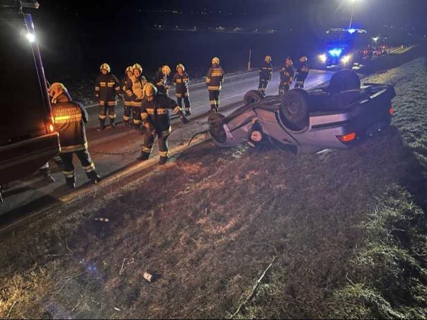 Wilder Crash bei St. Pölten: Auto wurde meterhoch in die Luft katapultiert