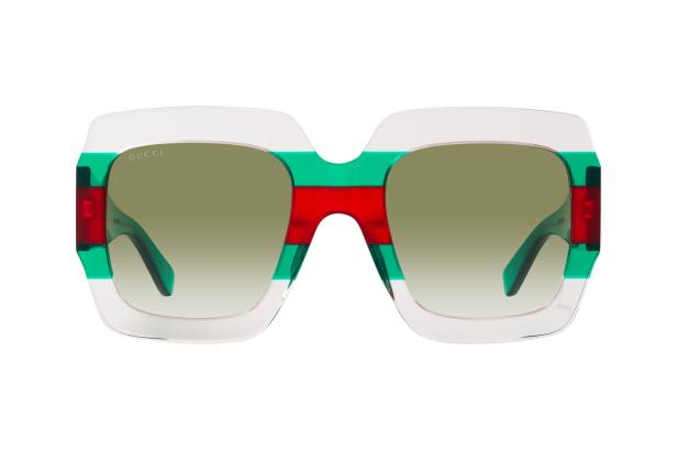 Eine übergroße Gucci-Sonnenbrille mit grün-roten Streifen und Farbverlaufgläsern.