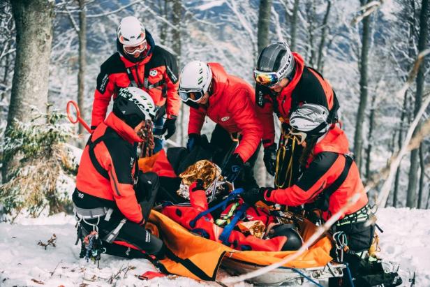 Bergrettung auf Personalsuche im Tiefschnee