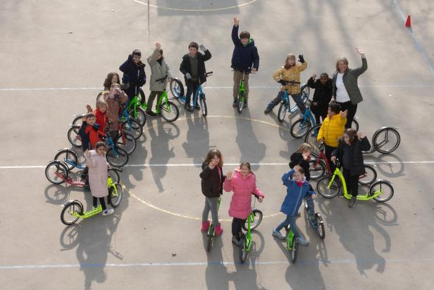 Neues Schulangebot: R wie Rollern oder Radeln